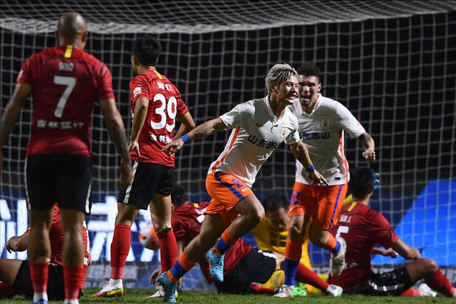  卡尔斯鲁厄替补奇兵建功，补时阶段绝杀带走胜利  