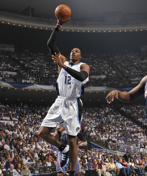  戈贝尔封盖刷新纪录，森林狼防守压制魔术取胜  