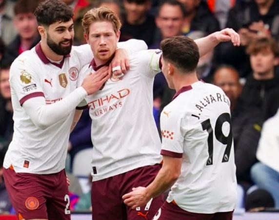  哈兰德梅开二度助曼城轻取狼队