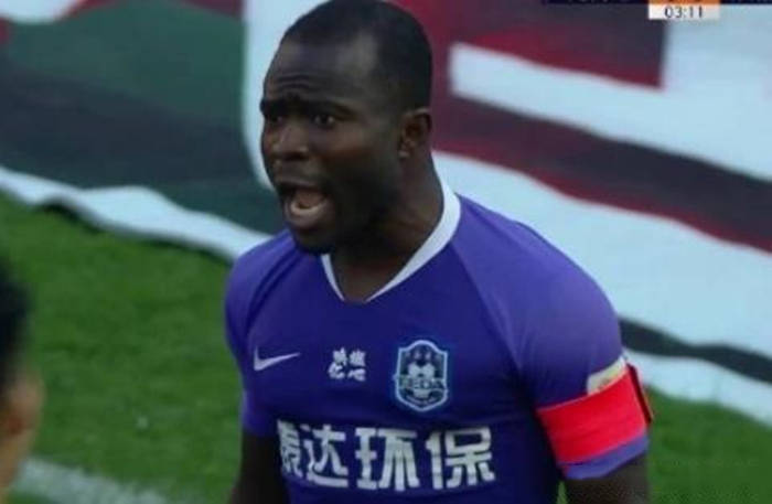  南特门将神勇发挥，多次扑救保住保级生机  